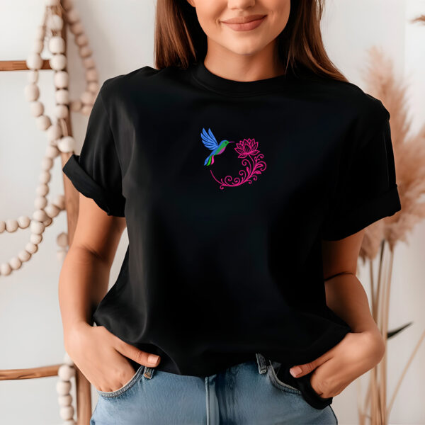 Colibrí con flor de loto - Imagen 5